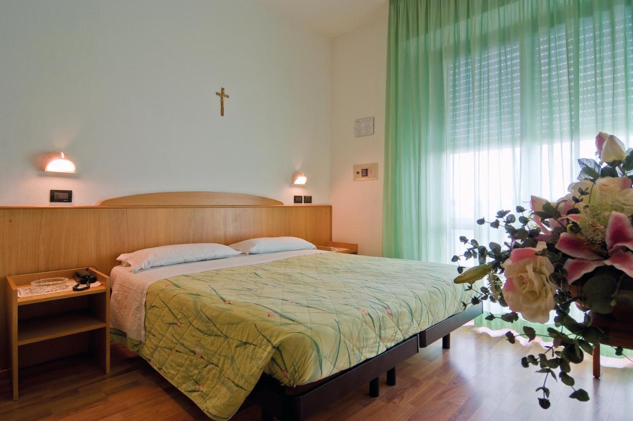Little Hotel Чезенатіко Екстер'єр фото