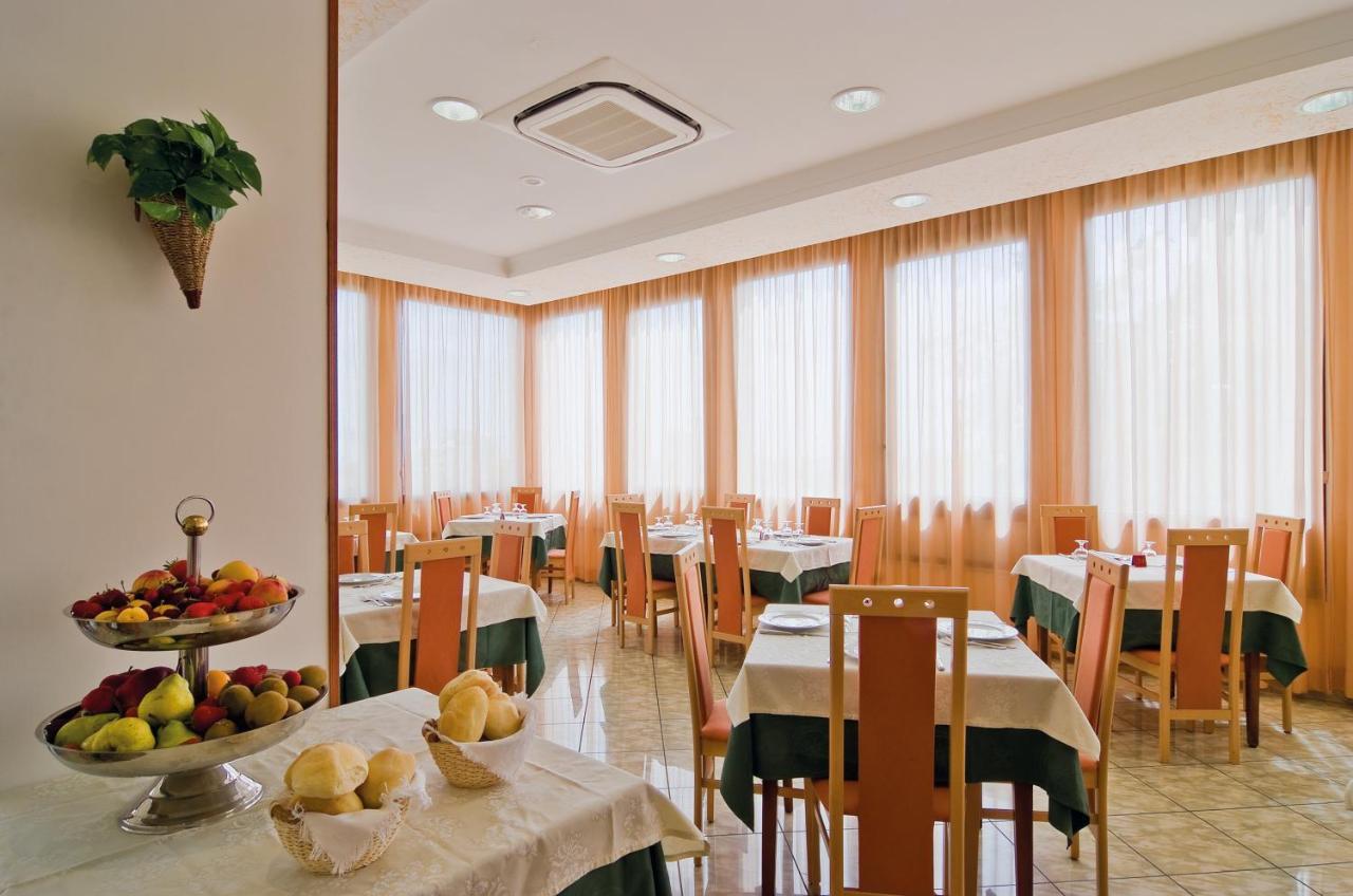 Little Hotel Чезенатіко Екстер'єр фото