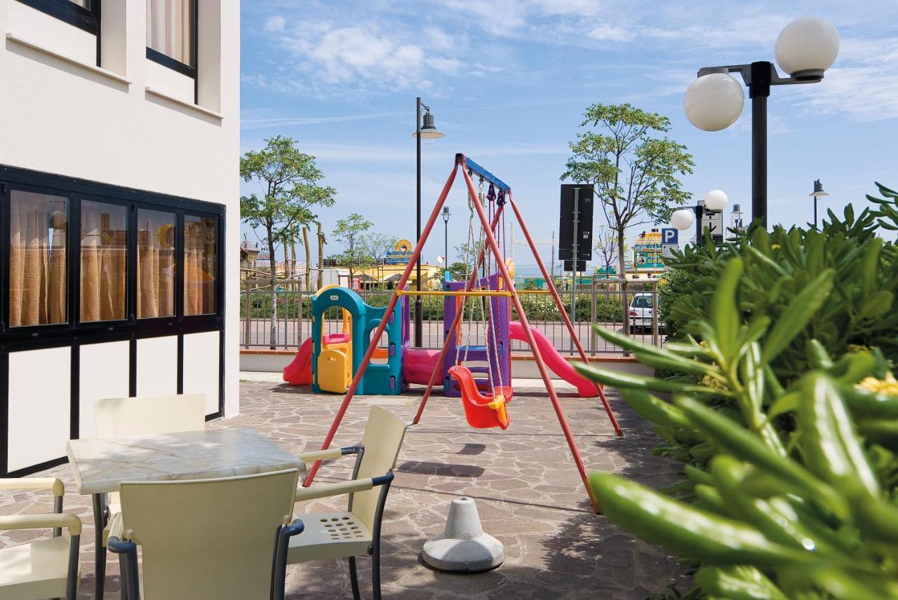 Little Hotel Чезенатіко Екстер'єр фото