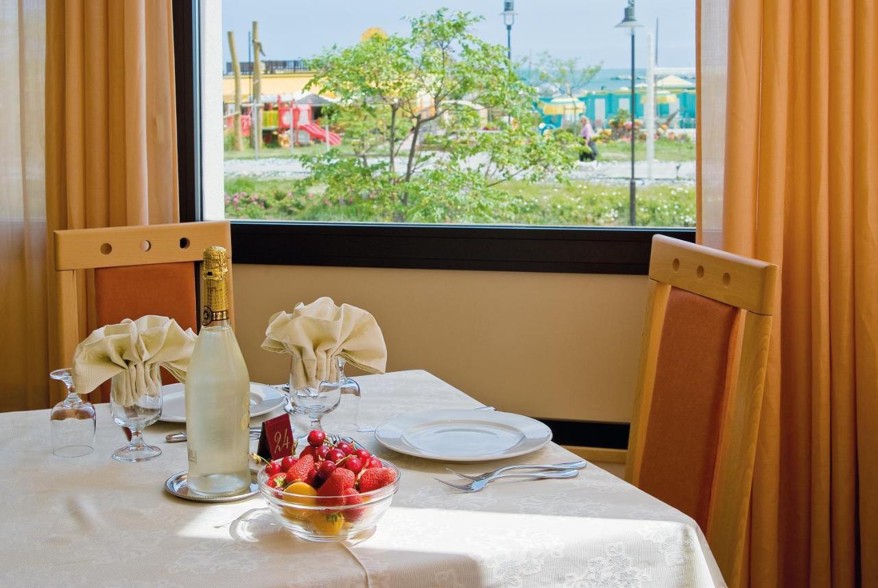Little Hotel Чезенатіко Екстер'єр фото