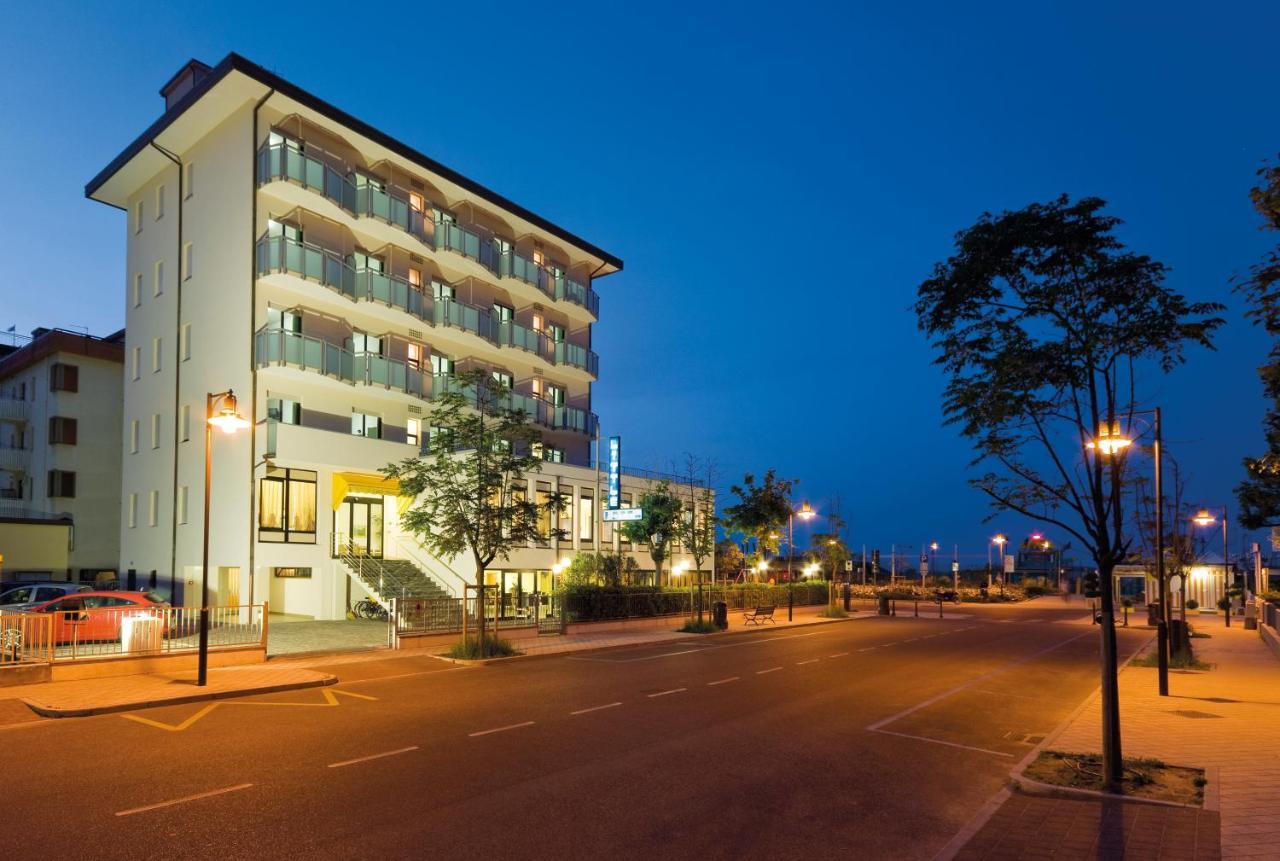 Little Hotel Чезенатіко Екстер'єр фото