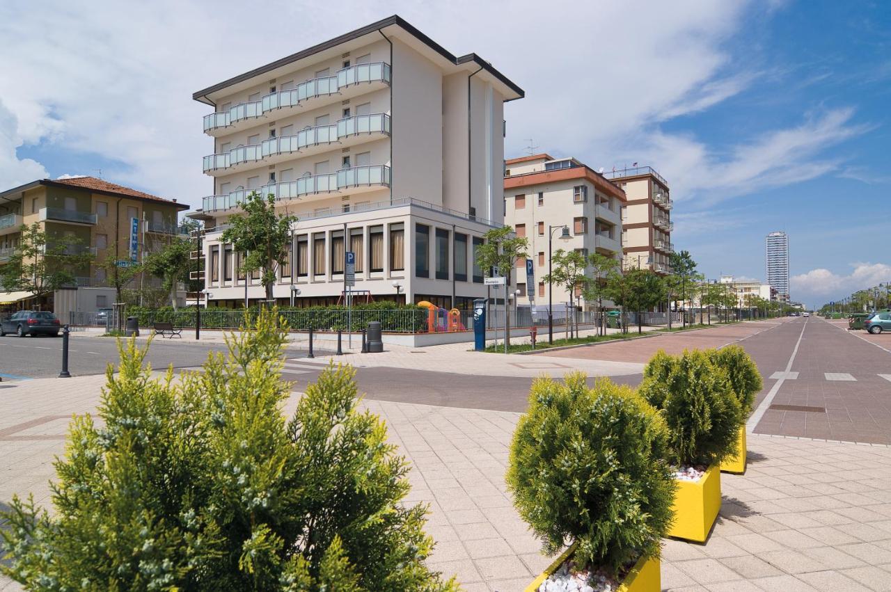 Little Hotel Чезенатіко Екстер'єр фото
