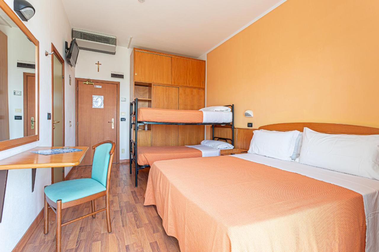 Little Hotel Чезенатіко Екстер'єр фото