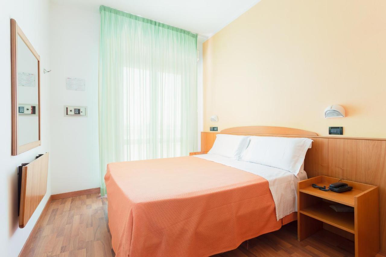 Little Hotel Чезенатіко Екстер'єр фото