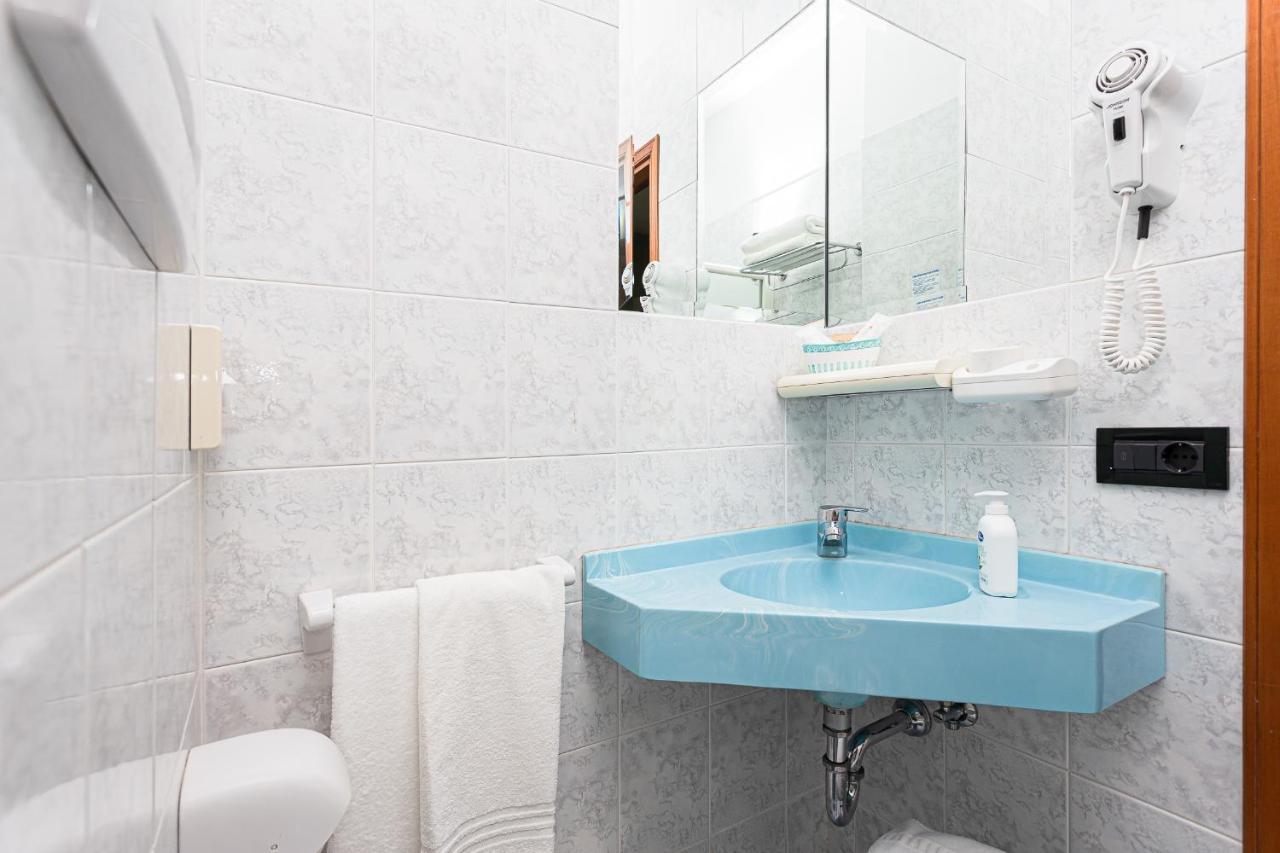 Little Hotel Чезенатіко Екстер'єр фото