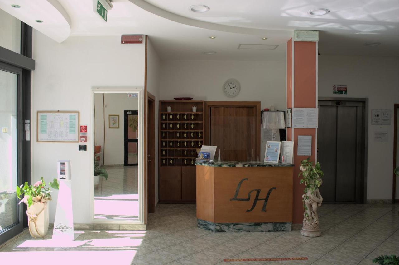 Little Hotel Чезенатіко Екстер'єр фото